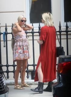 Denise Van Outen feet photo thumbnail