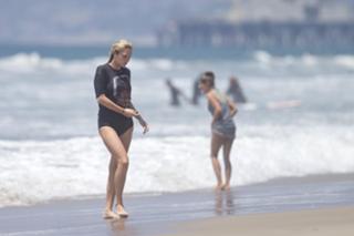Kesha feet photo thumbnail