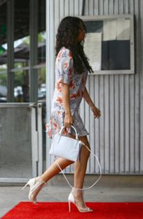 Selena Gomez feet photo thumbnail
