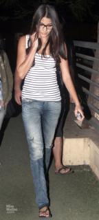 Anushka Sharma feet photo thumbnail