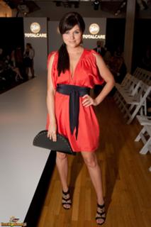 Tiffani Thiessen feet photo thumbnail