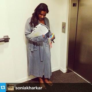 Mindy Kaling feet photo thumbnail