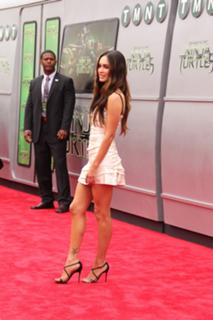 Megan Fox feet photo thumbnail