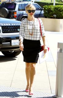 Reese Witherspoon feet photo thumbnail