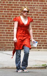 Hilary Duff feet photo thumbnail