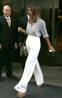 Jessica Alba feet photo thumbnail