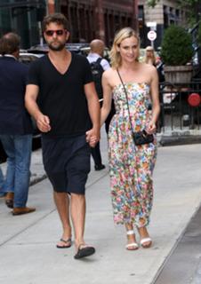 Diane Kruger feet photo thumbnail