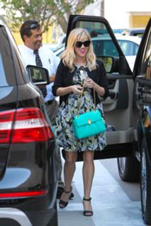 Reese Witherspoon feet photo thumbnail
