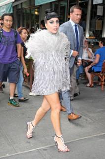 Lady Gaga feet photo thumbnail