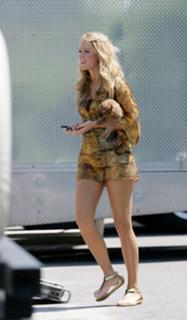 Blake Lively feet photo thumbnail