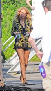 Blake Lively feet photo thumbnail