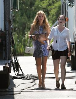 Blake Lively feet photo thumbnail