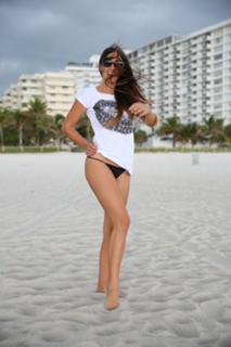 Claudia Romani feet photo thumbnail