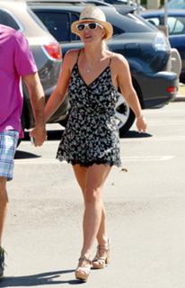 Britney Spears feet photo thumbnail