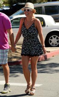 Britney Spears feet photo thumbnail