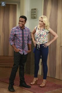 Emily Osment feet photo thumbnail