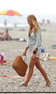 Blake Lively feet photo thumbnail