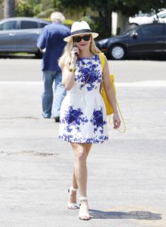 Reese Witherspoon feet photo thumbnail