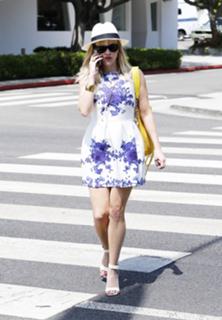 Reese Witherspoon feet photo thumbnail