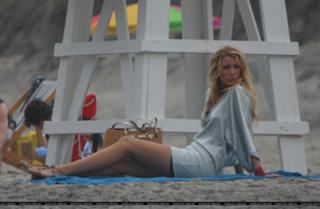 Blake Lively feet photo thumbnail