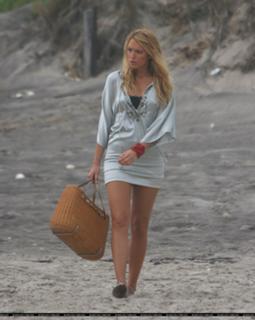 Blake Lively feet photo thumbnail