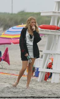 Blake Lively feet photo thumbnail