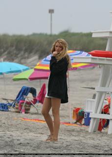 Blake Lively feet photo thumbnail