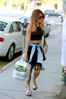Vanessa Hudgens feet photo thumbnail