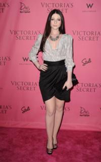 Michelle Trachtenberg feet photo thumbnail