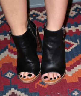 Lucy Hale feet photo thumbnail