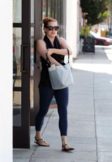 Amy Adams feet photo thumbnail