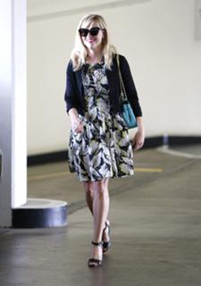 Reese Witherspoon feet photo thumbnail