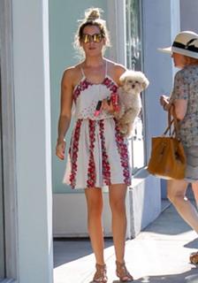 Ashley Tisdale feet photo thumbnail