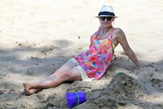 Kristen Bell feet photo thumbnail