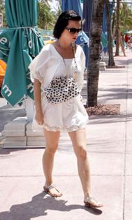 Katy Perry feet photo thumbnail