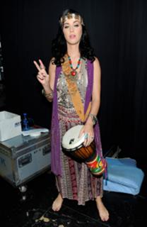 Katy Perry feet photo thumbnail