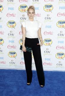 Debby Ryan feet photo thumbnail