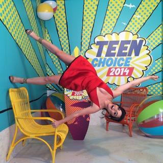 Lucy Hale feet photo thumbnail