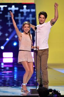 Sarah Hyland feet photo thumbnail