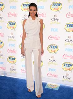 Kendall Jenner feet photo thumbnail