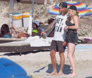 Ellie Goulding feet photo thumbnail
