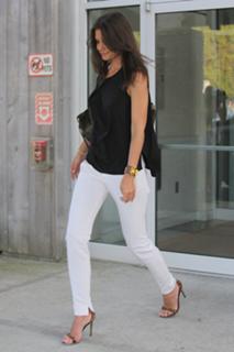 Katie Holmes feet photo thumbnail