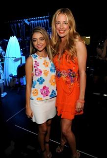 Sarah Hyland feet photo thumbnail