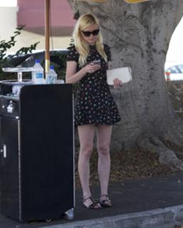Kirsten Dunst feet photo thumbnail