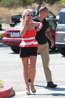 Britney Spears feet photo thumbnail