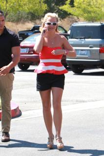 Britney Spears feet photo thumbnail