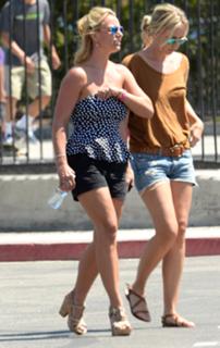 Britney Spears feet photo thumbnail