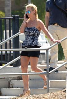 Britney Spears feet photo thumbnail