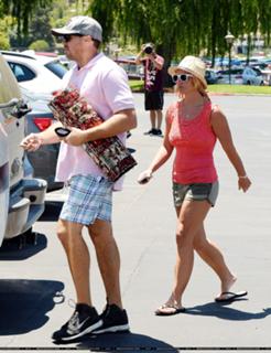Britney Spears feet photo thumbnail