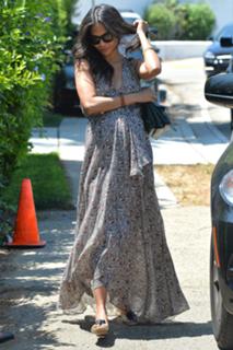Zoe Saldana feet photo thumbnail